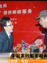 宋祖英素颜上两会 戴特大墨镜星味十足